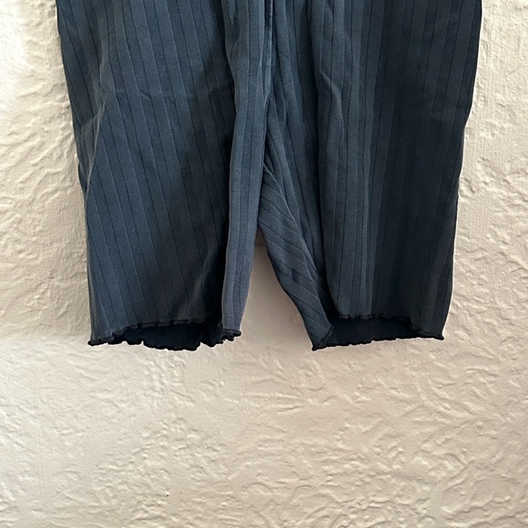 Offline by aerie OG Bike Shorts Hi Rise 7” Inseam Soft Black Gray Ribbed Medium - Picture 3 of 5